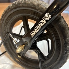 ストライダー 12インチ 緑 スタンド付きの画像