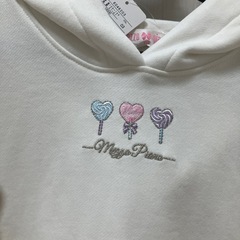 新品未使用タグ付き130センチメゾピアノパーカーの画像