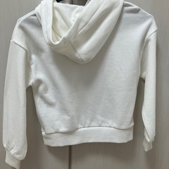 新品未使用タグ付き130センチメゾピアノパーカーの画像