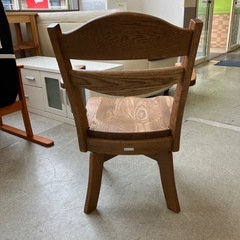 サ2511-383 木製 肘掛け付き ダイニング チェア 回転式 キズ汚れ有りの画像