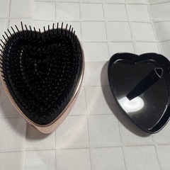 Refa ハート型ミラー仕上げヘアブラシの画像