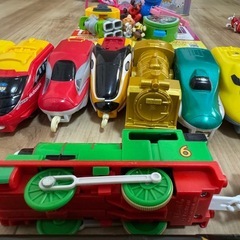 説明必読　プラレール　車両いっぱいと図鑑セットの画像