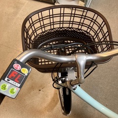 サ2511-384 BRIDGESTONE 電動アシスト付き自転車 ASSISTAUNI 充電器取説付き 20インチ 鍵スペア含め3つ付き 動作確認済み 3段ギア付き 前カゴ付き 中古美品の画像