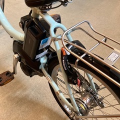 サ2511-384 BRIDGESTONE 電動アシスト付き自転車 ASSISTAUNI 充電器取説付き 20インチ 鍵スペア含め3つ付き 動作確認済み 3段ギア付き 前カゴ付き 中古美品の画像