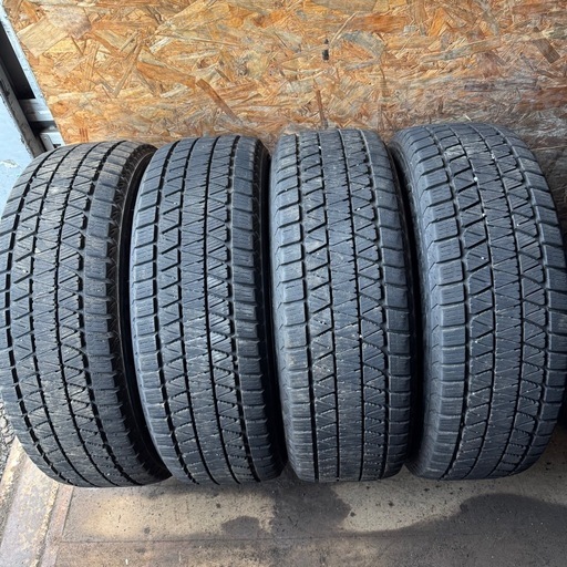 バリ山　BRIDGESTONE ブリヂストン　ブリジストン　DM-V3 225/60R18 スタッドレス　タイヤ　2023年〜2024年製　18インチ