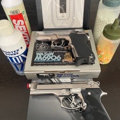 ガスガン2点  付属品（BB弾 シューティングターゲット等）の画像