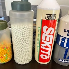 ガスガン2点  付属品（BB弾 シューティングターゲット等）の画像