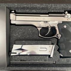 ガスガン2点  付属品（BB弾 シューティングターゲット等）の画像