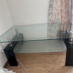 ガラステーブルの画像