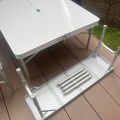 アウトドアテーブルセットの画像