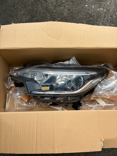 日産ノート左ヘッドライト (M.O) 中頭の外装、車外用品の中古あげます