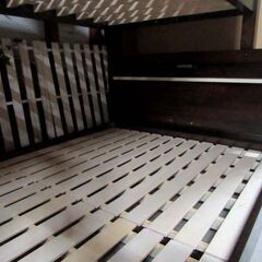 複数在庫 2段ベッド 上段シングル・下段セミダブル 親子ベッド ロータイプ 木製 ダークブラウン はしご・宮棚・ライト・コンセント付き すのこ床板 苫小牧西店の画像