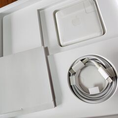 MacBook Pro 13インチ 2019 / Touch Bar / 256GB 美品（綾瀬駅受け渡し）の画像