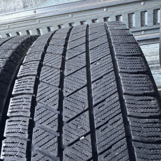 バリ山　BRIDGESTONE ブリヂストン　ブリジストン　VRX3 205/60R16 スタッドレス　タイヤ 2021年製　16インチ