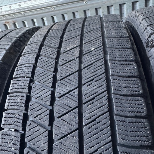 バリ山　BRIDGESTONE ブリヂストン　ブリジストン　VRX3 205/60R16 スタッドレス　タイヤ 2021年製　16インチ
