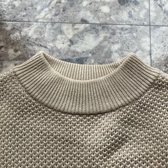 ユニクロ コットンオーバーサイズハイネックセーター Mの画像