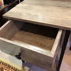 サイドテーブルの画像