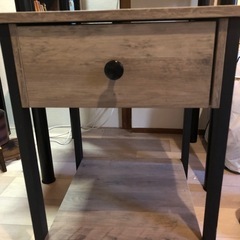 サイドテーブルの画像