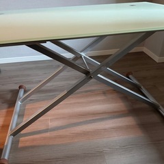 昇降式
テーブルの画像