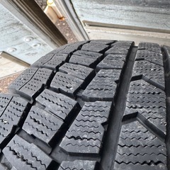 バリ山　DUNLOP ダンロップ　WM02 215/65R16 スタッドレス　タイヤ　2022年製　16インチ　2本の画像