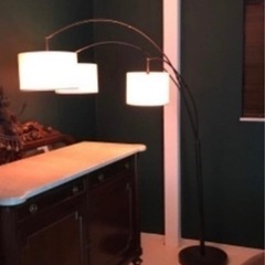 アーチフロアスタンド ホワイトシェード 3灯の画像