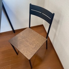 IKEA ダイニングテーブルと椅子のセットの画像