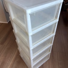 衣装ケース　プラ　ホワイト　透明　5段の画像