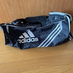 adidasボール入れ付きバックの画像