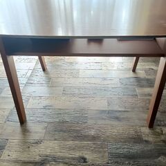 ダイニングテーブルの画像