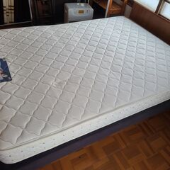 頑丈なダブルベッドフレーム+フランスベッドマットレス。の画像