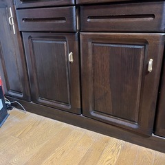 木製　ガラス　収納　大量　サイドボード　家具　　キャビネット　の画像