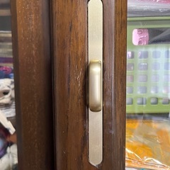 木製　ガラス　収納　大量　サイドボード　家具　　キャビネット　の画像