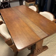 ダイニングテーブルの画像