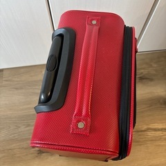 赤のキャリーケース　2ー3泊できますの画像