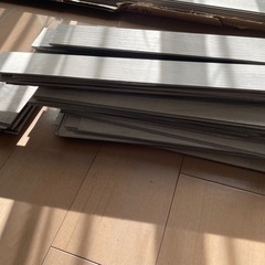 ニトリのはめ込みフロアタイル、9枚と端材の画像