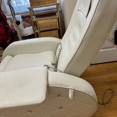 電動リクライニングネイルチェアの画像