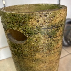 陶器の傘立ての画像