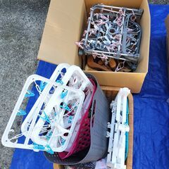 物干し竿、物干し台、ハンガー、洗濯はさみ etc大量まとめての画像