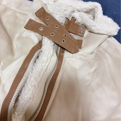 フロント可愛いデザインのもふもふジャケットの画像