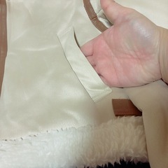 フロント可愛いデザインのもふもふジャケットの画像