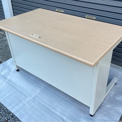 PLUS社製　オフィス机の画像