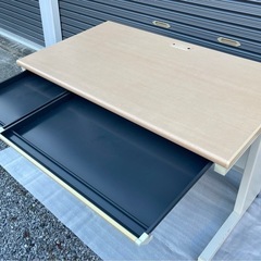 PLUS社製　オフィス机の画像