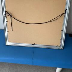 額縁入りの風景画　の画像