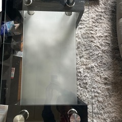 ガラスローテーブルの画像