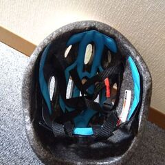 子供用ヘルメットとリップスティックデラックスの画像