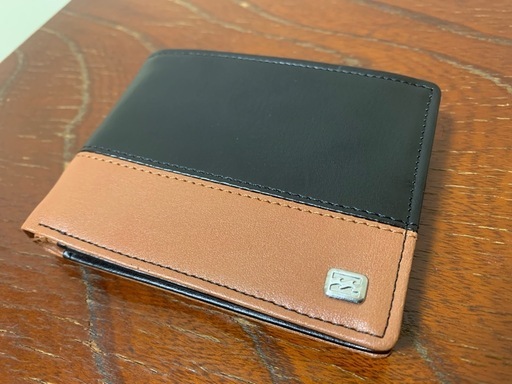 新品 ビラボン 2つ折り財布