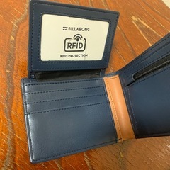 新品 ビラボン 2つ折り財布の画像