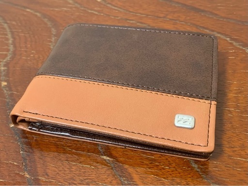 新品 ビラボン 2つ折り財布
