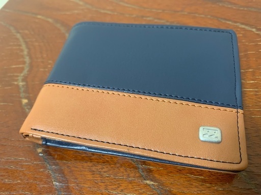 新品 ビラボン 2つ折り財布