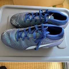 PUMAサッカーシューズ23.5の画像